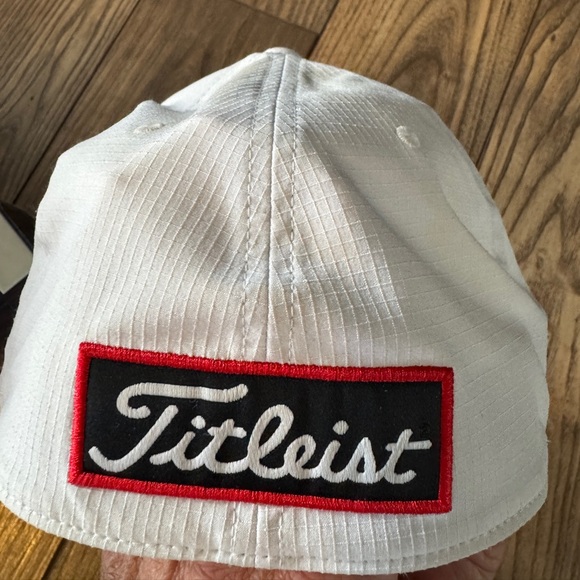 Titleist Pro V1 Hat - fitted XL - White - few marks - great deal. - Picture 3 of 5